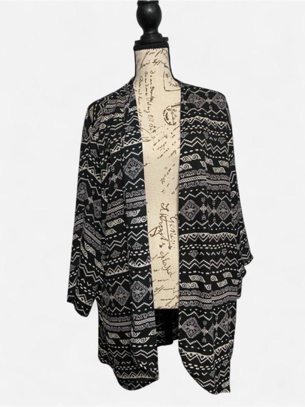 Active USA Black & White Aztec Open-Front Kimono Cape